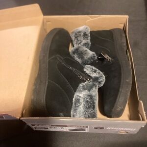 Khombu Women's Black Fur-Lined Boots